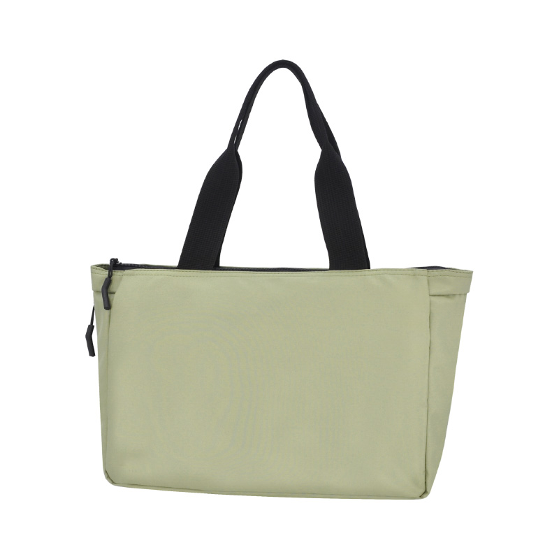 Versatile weekender tote bag for travel